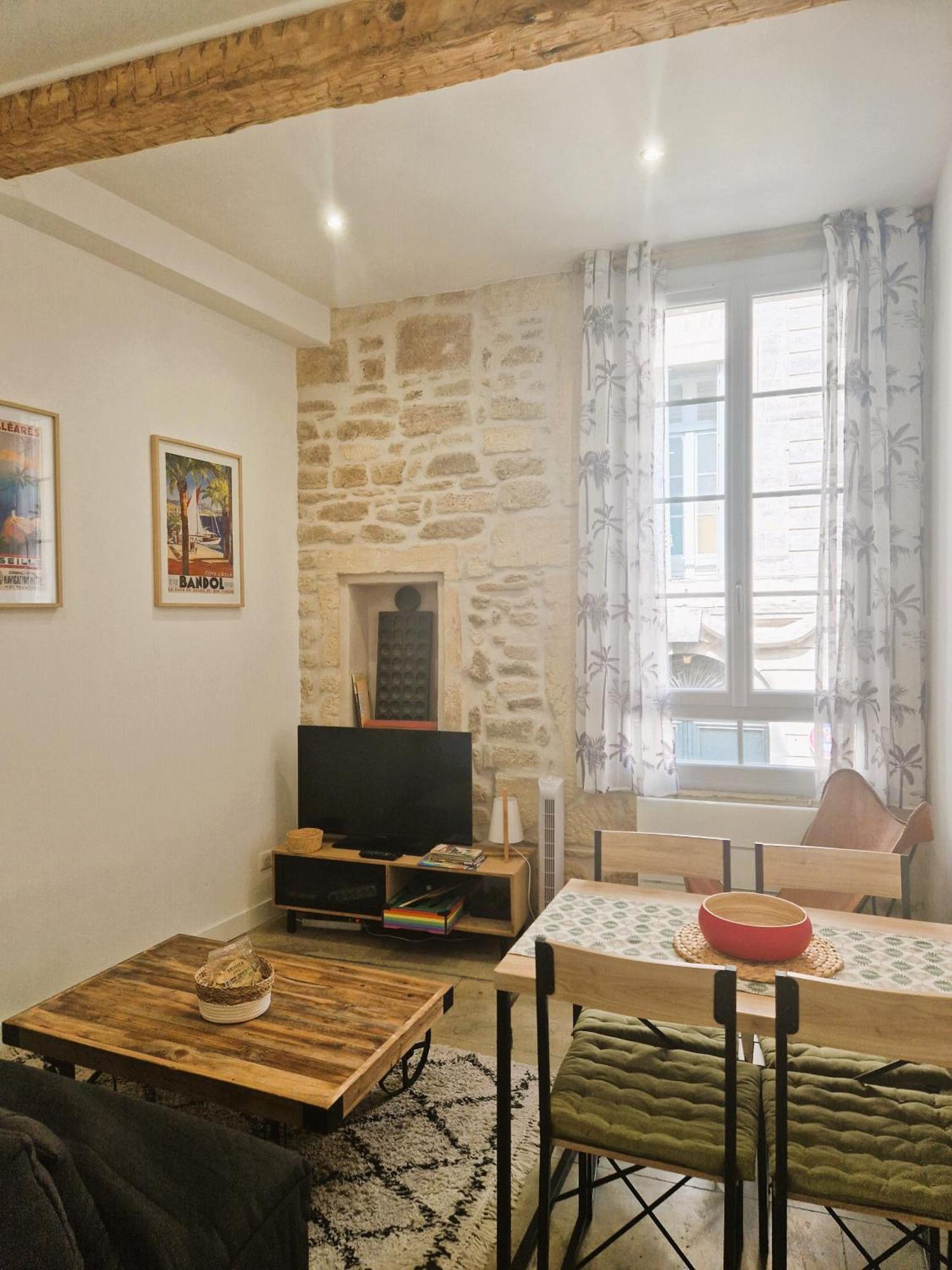 Appartement Cosy Dans Le Centre Historique Montpellier Exterior photo
